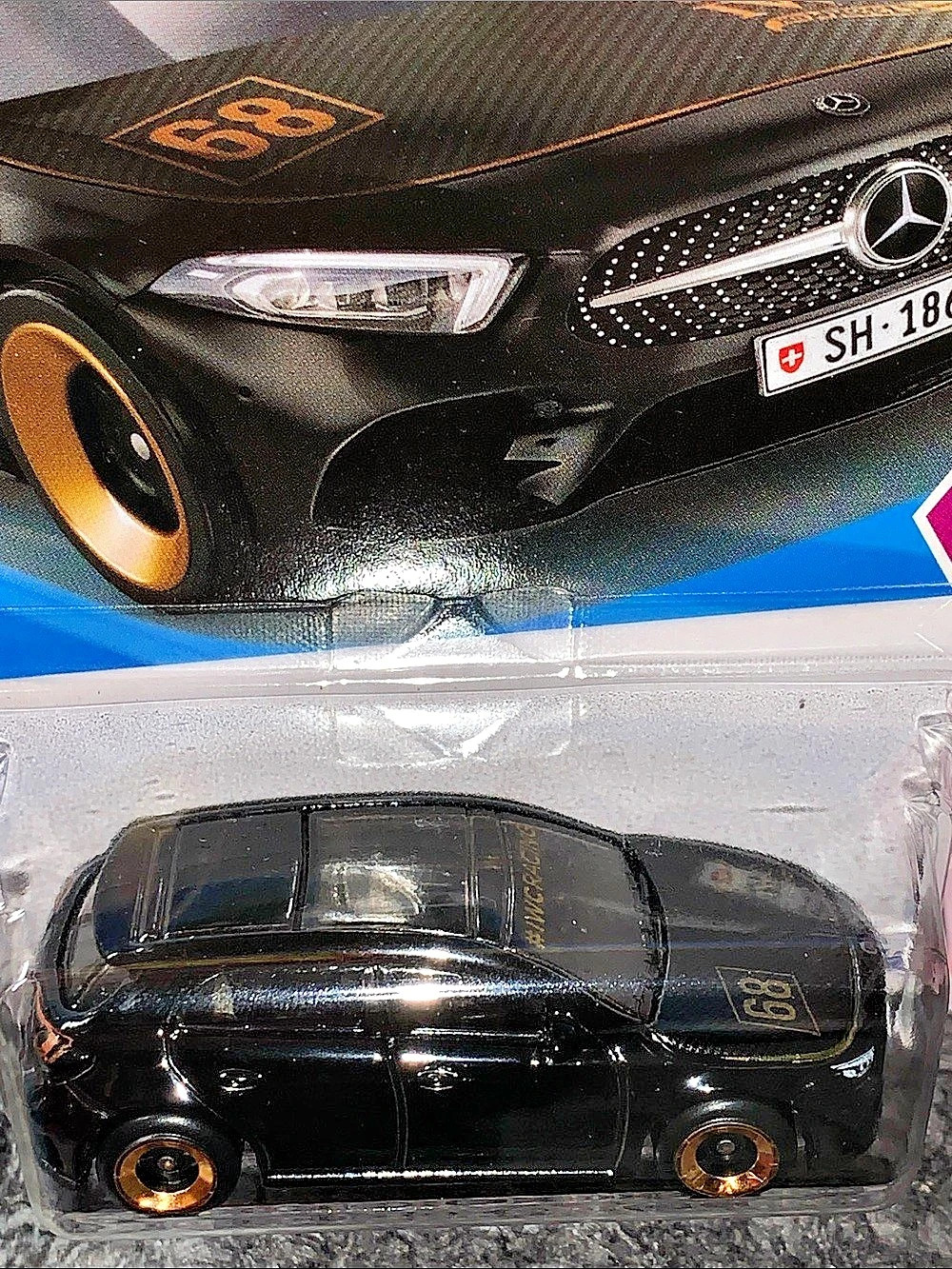 Hot Wheels '19 Mercedes-Benz A-Class Black & Gold - Picture 7 of 7